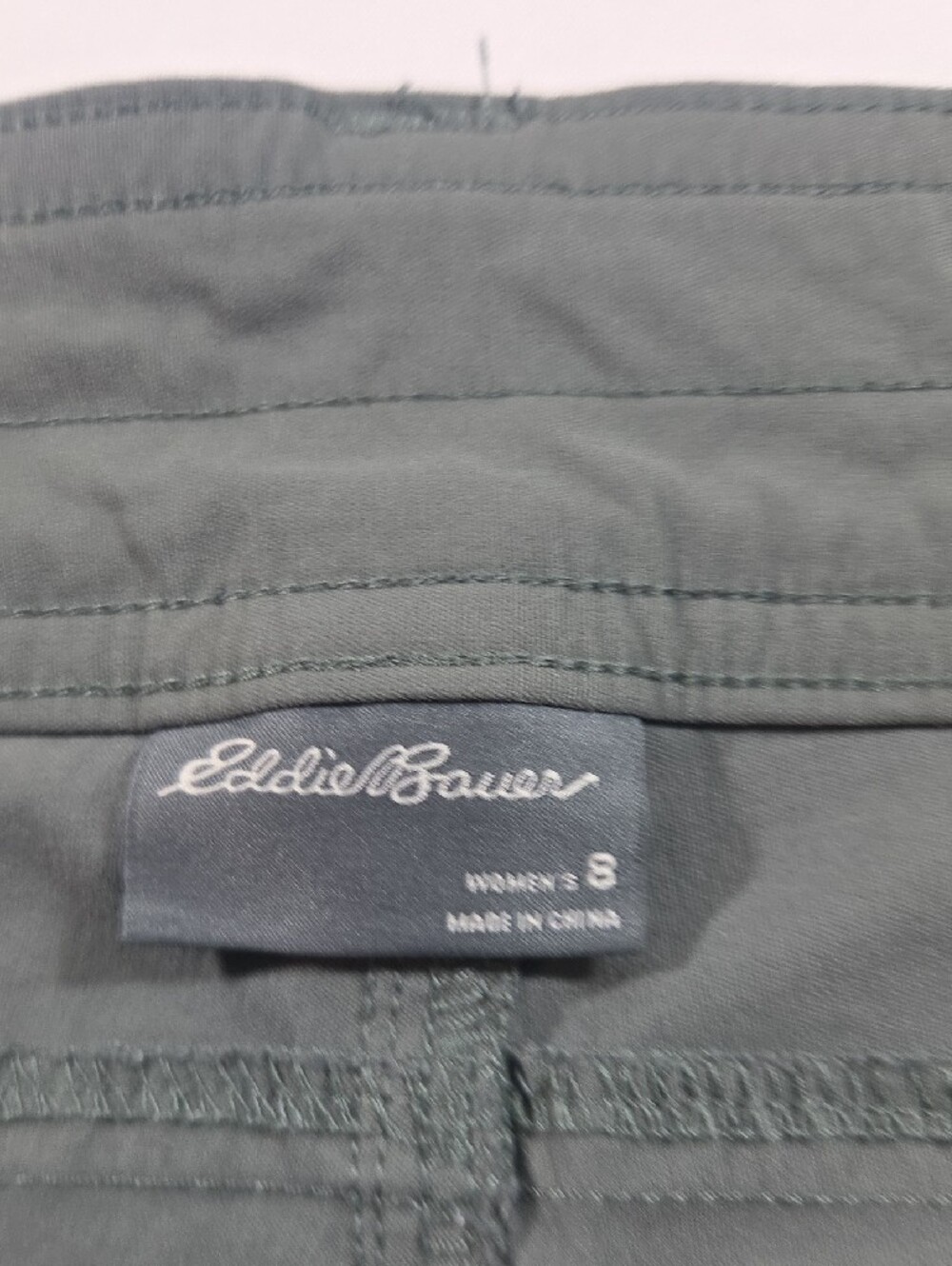 Eddie Bauer Casual Women's 8 Cargo Shorts Olive - Picture 4 of 9